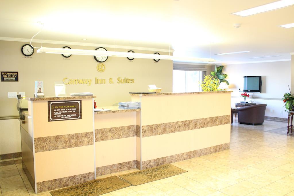 Canway Inn & Suites Dauphin Екстер'єр фото