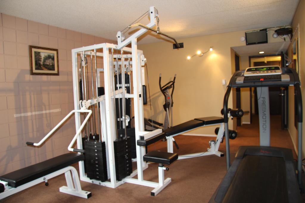 Canway Inn & Suites Dauphin Екстер'єр фото
