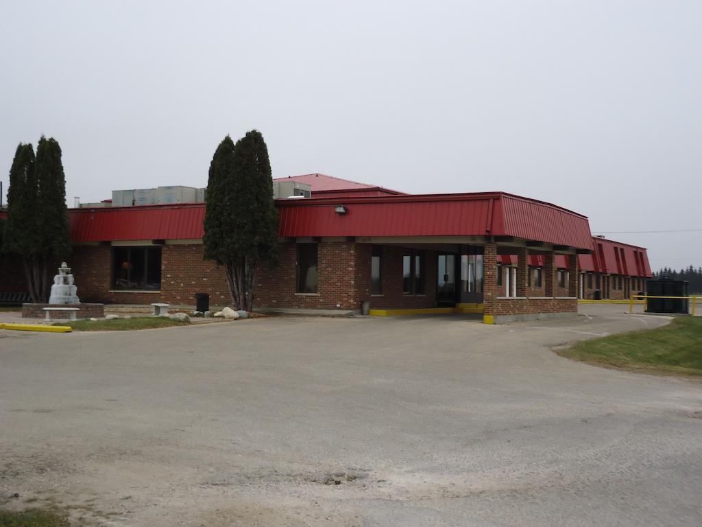 Canway Inn & Suites Dauphin Екстер'єр фото